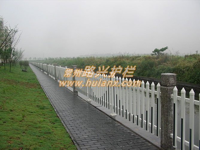 PVC圍（wéi）牆護欄